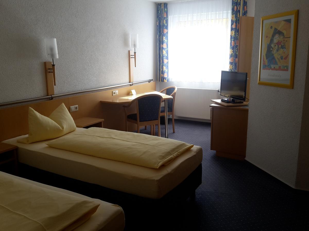 Motel Am Highway Althengstett Bagian luar foto