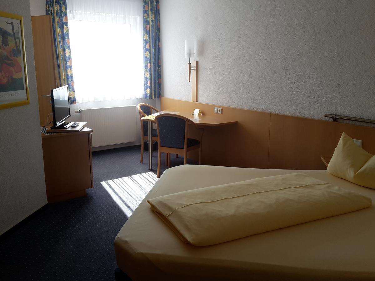 Motel Am Highway Althengstett Bagian luar foto