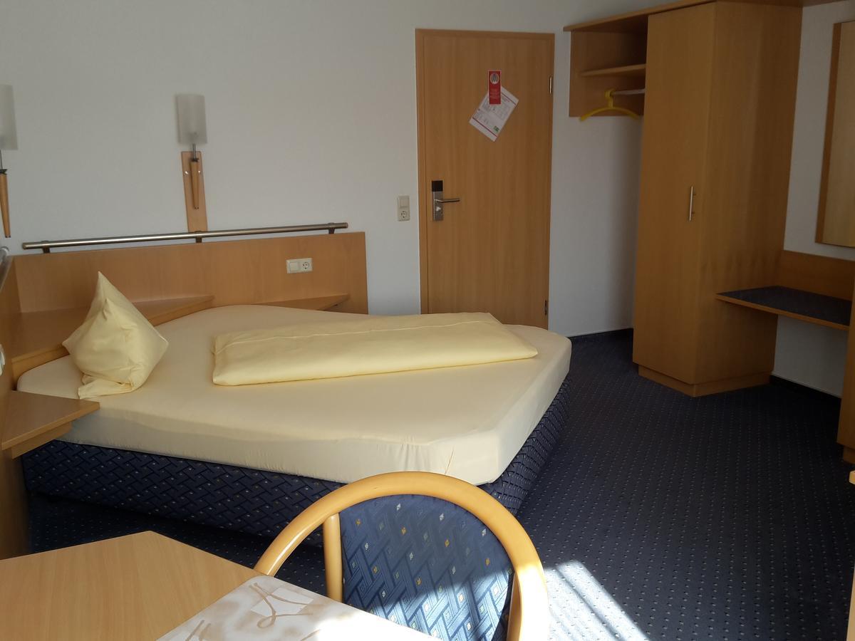 Motel Am Highway Althengstett Bagian luar foto